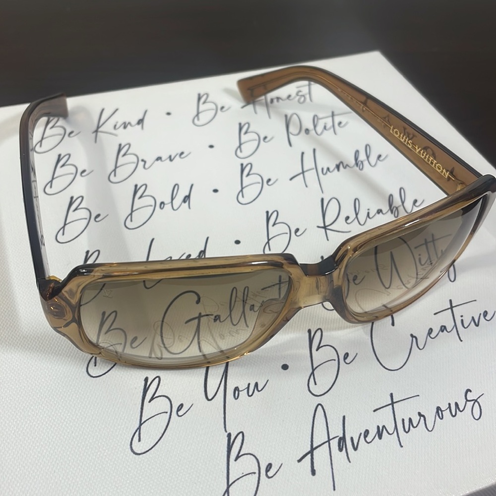 SOLD. LV Sunglasses ! - Picture 5 of 9
